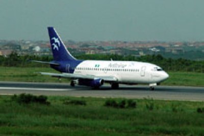 5N-BFM a Bellview 737, Fortitude, landing at Accra. Sister ship 5N-BFN crash au Nigeria Oct 23 2005 (117 passengers tués)