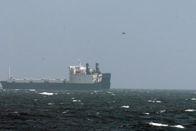 Bateau  MV Faina : photo prise lors de la remise de rançon par parachute.