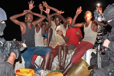 A group of Somali pirates are apprehended by several Portuguese marines.