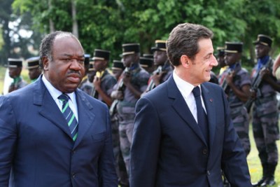 Le président Nicolas Sarkozy et le président Ali Bongo du Gabon, lors du déplacement de M. Nicolas Sarkozy, en République gabonaise