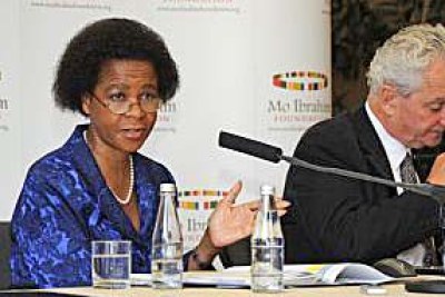 Ibrahim Foundation board member Mamphela Ramphele and index advisor Daniel Kaufmann at the launch of the report.