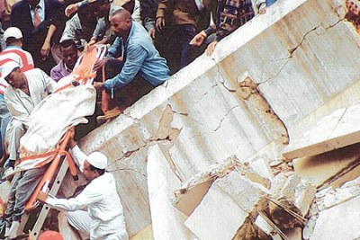 Rescuers remove one of the victims of the bombing in Nairobi.