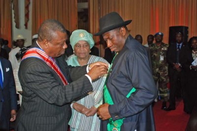 Nigerian President Goodluck Jonathan being honored ahead of Liberia's Independence Day celebrations
