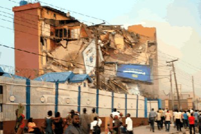 A six-storey building in 11 Aderibigbe Street in the Maryland area of Lagos has collapsed.