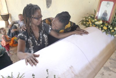 Chiwoniso Maraire is consoled by a relative at the burial of her ex-husband Andy Brown in Mberengwa.