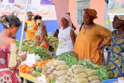 Trading (file photo): Most of the affected cross-border traders are those dealing in fresh agricultural products.