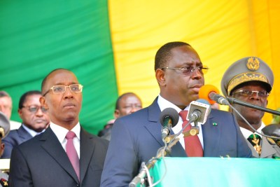 Le Président Macky Sall et derrière lui, son Premier Ministre Abdoul Mbaye qui a dirigé le gouvernement pendant cette première année passée à la tête du Sénégal.