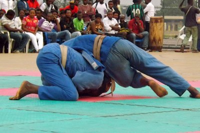 (Photos archives) Combat de judo le 23/07/2012 au stade des Martyrs à Kinshasa.