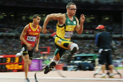 Après l'allègement des conditions de sa libération sous caution, l'athlète sud-africain, Oscar Pistorius peut voyager et pourquoi pas espérer retrouver les pistes 400 m masculin