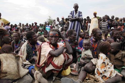 People displaced by ongoing clashes in South Sudan's Jonglei state wait for a food in Pibor (file photo).