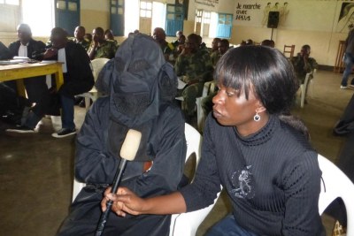 Procès Minova - Une victime présumée de viol témoigne devant la Cour militaire opérationnelle de Goma spécialement délocalisée à Minova pendant une semaine pour entendre les victimes de ces localités.