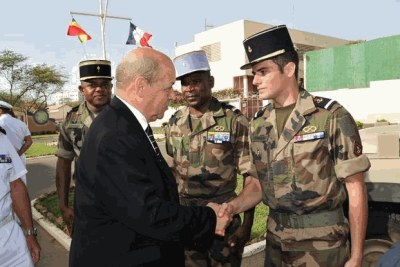 Le ministre de la Défense française en visite à Dakar