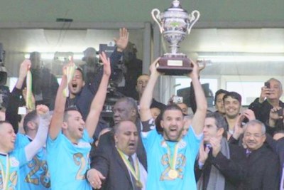 L’Entente Sportive de Sétif d'Algérie, remporte le trophée du Super Coupe d'Afrique 2015.