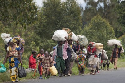 Les populations fuyent leurs villages à cause des combats entre les FARDC et les groupes rebelles à Sake au Nord-Kivu