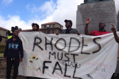 UCT students protest the statue of Cecil John Rhodes.