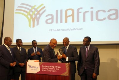 La délégation sénégalais revenant le prix décerné au Président de la République, Macky Sall