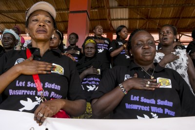 South Sudanese women pray for peace (file photo).