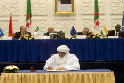 Paraphe par la CMA de l'Accord d'Alger