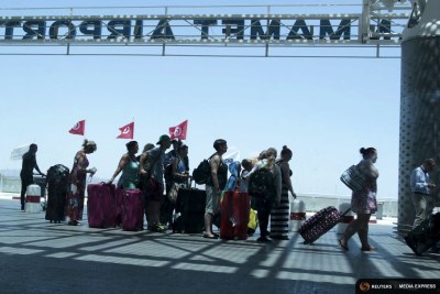 Les touristes européens quittant la Tunisie après les attentats