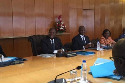 Le président Alassane Ouattara  en conseil des ministres