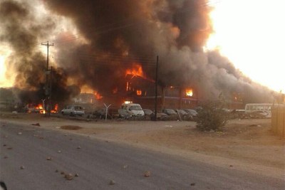 Angry Zimbabwean protesters burn the warehouse at Beitbridge Border in protest to the ban imposed by the government.
