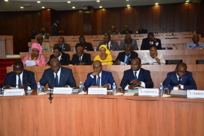 Les députés ivoiriens se penchent sur le projet du référendum