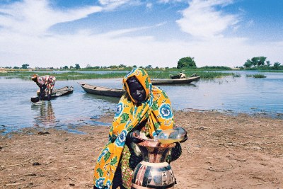Une femme s’efforce de préserver la propreté de son eau au Niger