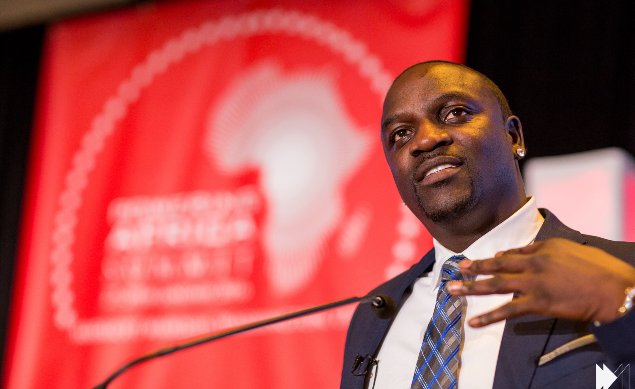 Эйкон. Акон певец. Эйкон Сенегальский певец. Akon молодой.