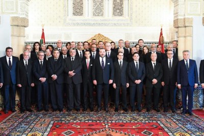 Le roi Mohammed VI et le nouveau gouvernement, le 5 avril 2017 à Rabat.