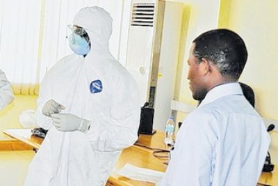 Doctors demonstrate to health workers how to combat infectious diseases (file photo).