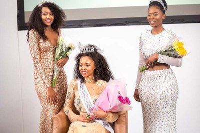 Miss World Zimbabwe UK 2017 Karen Kawadza surrounded by Amanda Nkomo (left) – First Princess) and Laurah Simbi (right) Second Princess