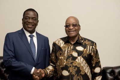 Presidents Emmerson Mnangagwa and President Jacob Zuma (file photo).