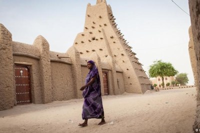 The political situation in Mali is tense and the Malian army is currently too weak to guarantee stability and security. Many Timbuktu residents who fled the city in 2012 have not returned. They do not trust the uneasy peace and their city faces an uncertain future.