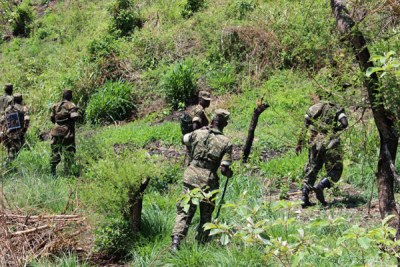 Les troupes de la Force de défense du peuple ougandais déployées le long de la frontière entre l'Ouganda et la RDC dans le district de Bundibugyo. (photo d'archives)