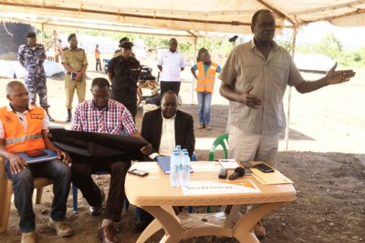 The Minister for Disaster Preparedness, Hilary Onek adresses Yumbe District leaders at Bidibidi refugee reception centre in Yumbe (file photo).