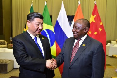 Le président Cyril Ramaphosa reçoit le président de la République populaire de Chine Xi Jinping avant le forum des entreprises du BRICS à Johannesburg en juillet 2018.