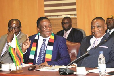President Emmerson Mnangagwa flanked by Vice Presidents Constantino Chiwenga, right, and Kembo Mohadi (file photo).