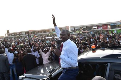 Le vice-prÃÂ©sident William Ruto s'adresse aux habitants de Kitengela alors qu'il accompagnait le prÃÂÃÂ©sident Uhuru Kenyatta ÃÂ  Arusha le 31 janvier 2019.