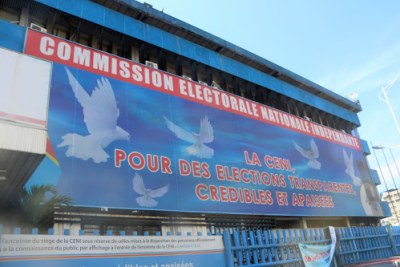 Vue du siège de la Commission électorale nationale indépendante (CENI) à Kinshasa, le 10/05/2018 pour la sensibilisation des électeurs.
