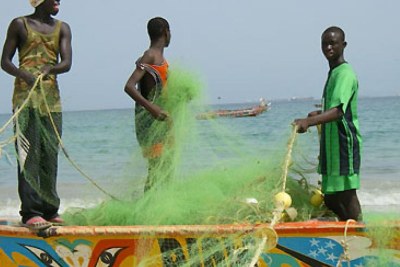 Des pêcheurs à Thiaroye-sur-mer au Sénégal, le 19 juin 2008.
