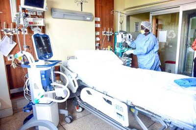 A nursing instructor demonstrates how an ICU unit works (file photo).