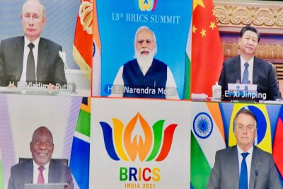 Le président russe Vladimir Poutine, le président chinois Xi Jinping, le président sud-africain Cyril Ramaphosa, le président brésilien Jair Bolsonaro et le Premier ministre indien Narendra Modi lors d'un sommet des BRICS le 9 septembre 2021.