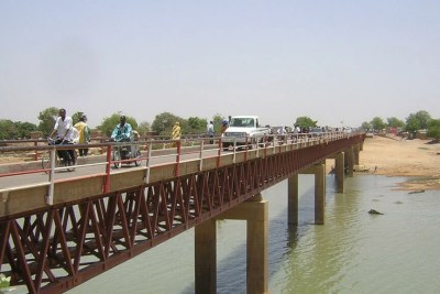 Pont de N'Gueli marquant la frontière entre le Cameroun et le Tchad, sur le Logone.