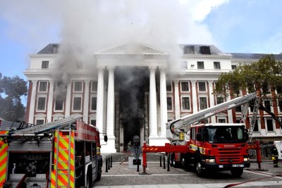 Le bâtiment du Parlement en Afrique du Sud a été partiellement détruit par un incendie le 2 janvier 2022