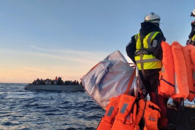 Le navire de recherche et de sauvetage Ocean Viking a connu un week-end extrêmement intense les 12 et 13 février 2022, l'équipage sauvant 247 personnes en mer en moins de 36 heures. Le navire est exploité par l'organisation européenne de recherche et de sauvetage maritime SOS MEDITERRANEE en partenariat avec la FICR.