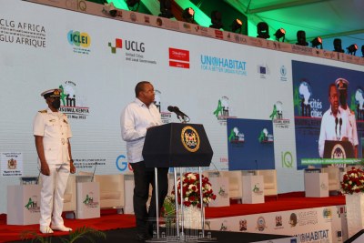Le président Uhuru Kenyatta a présidé mardi l'ouverture officielle du 9e sommet Africités au stade international Jomo Kenyatta de Mamboleo. Dans le cadre de la cérémonie d'ouverture, le président a participé à un dialogue de haut niveau sur les infrastructures et le développement urbain en Afrique