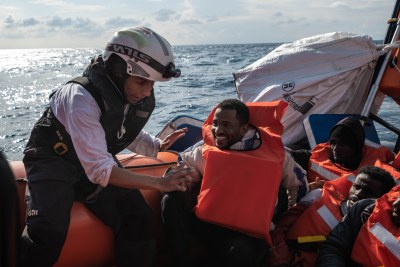 Contes de femmes en mer
Témoignages de rescapés fuyant à travers la Méditerranée centrale Culturel