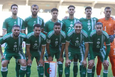 Un sourire qui en dit long, Djamel Belmadi est un homme heureux. En effet, grâce à sa victoire contre le Niger 1-0, l’Algérie est la troisième nation qualifiée pour la Coupe d’Afrique des Nations TotalEnergies, Côte d’Ivoire 2023.