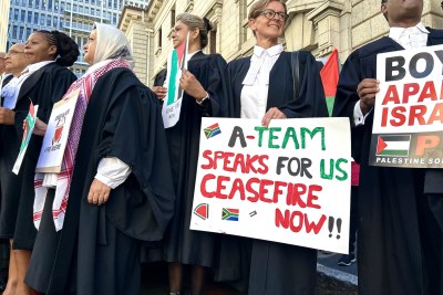 About 100 people gathered outside the Western Cape High Court on Thursday to express support for South Africa’s legal team at the International Court of Justice (ICJ) in The Hague, Netherlands. Some of the protesters included lawyers outside the Western Cape High Court on Thursday.